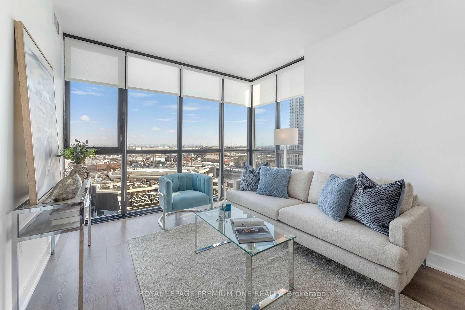 Photo 14 of Unit 901, 2908 Highway 7 Road, Vaughan, Concord — HOMEH
