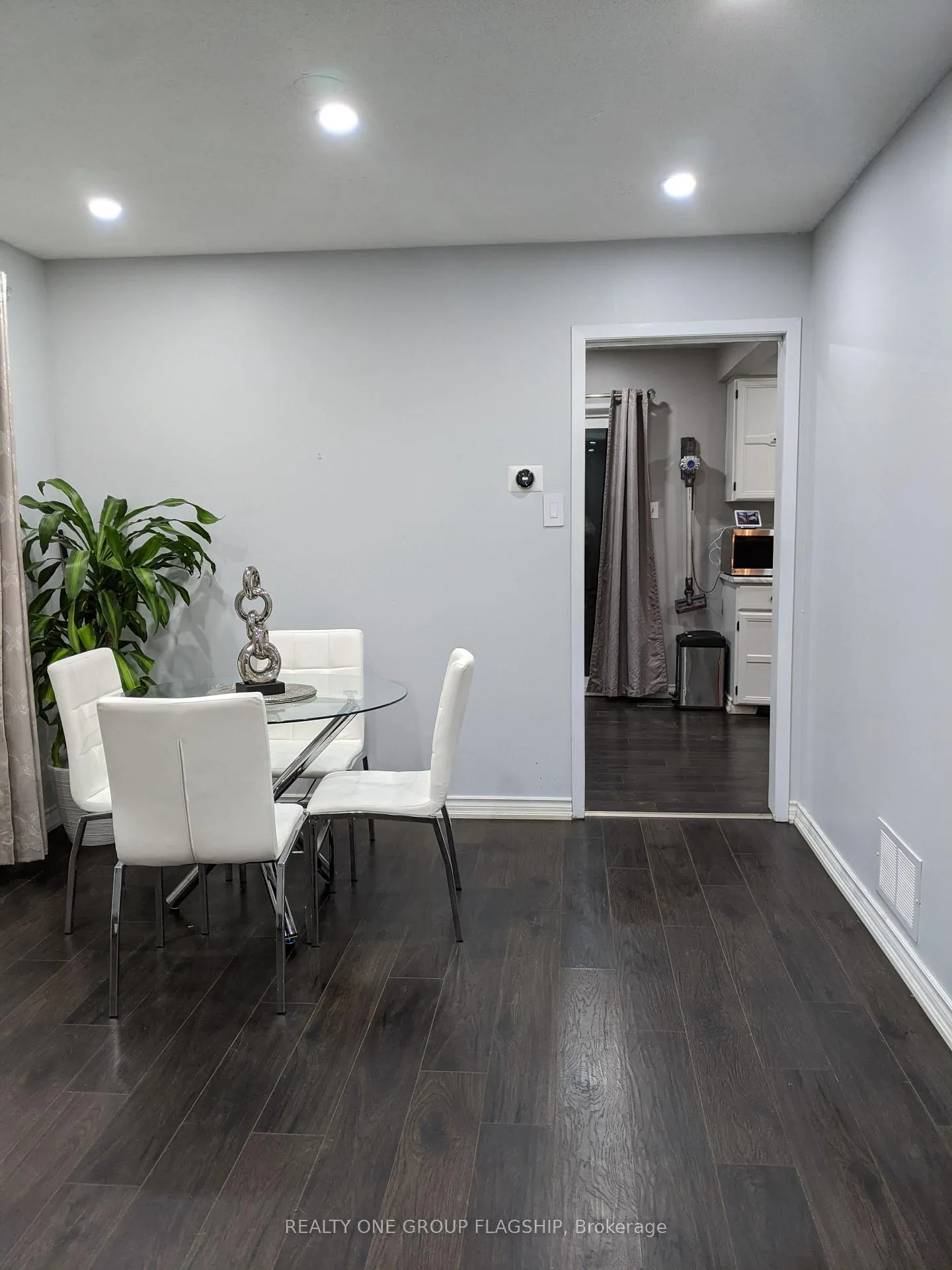 Photo 11 of 25 Stillwater Crescent N, Brampton, Bram West — HOMEH