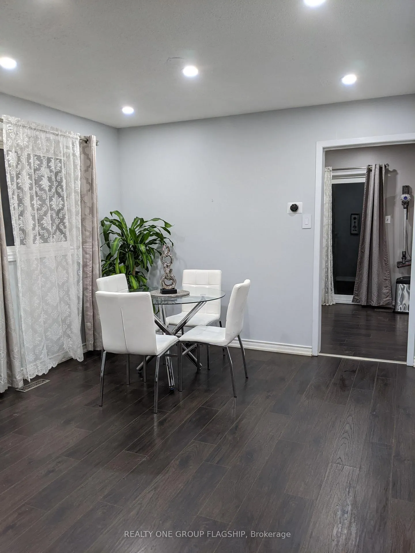 Photo 13 of 25 Stillwater Crescent N, Brampton, Bram West — HOMEH