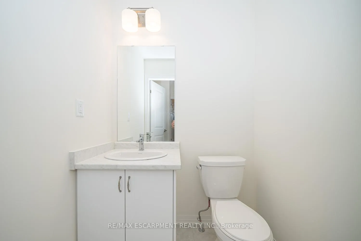 Photo 4 of 20 Dennis Avenue, Brantford — HOMEH