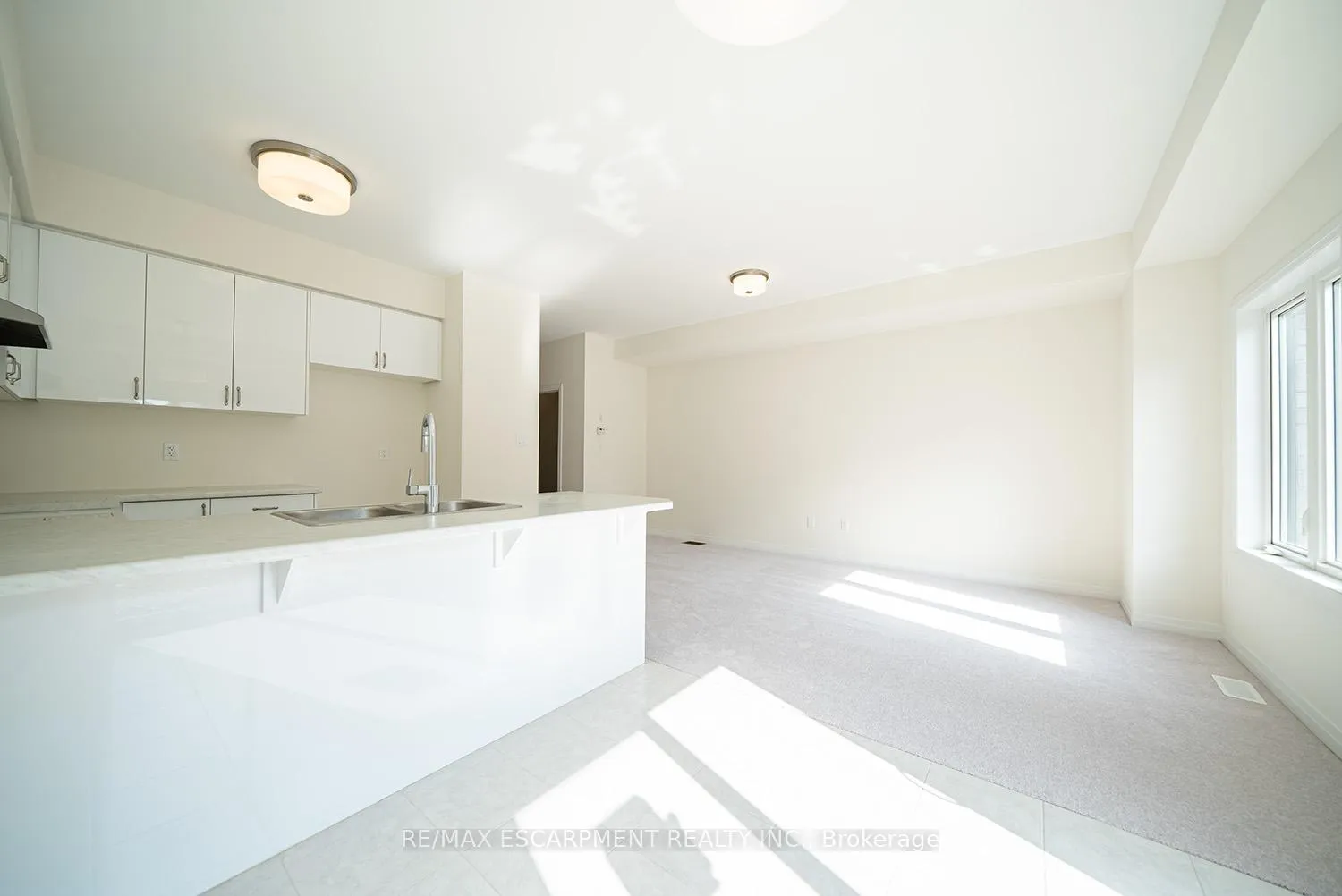 Photo 11 of 20 Dennis Avenue, Brantford — HOMEH