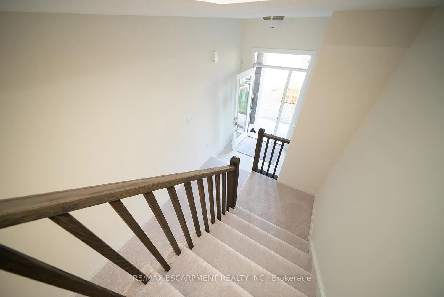 Photo 12 of 20 Dennis Avenue, Brantford — HOMEH