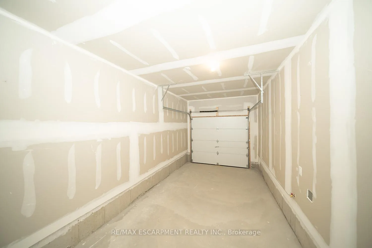 Photo 28 of 20 Dennis Avenue, Brantford — HOMEH