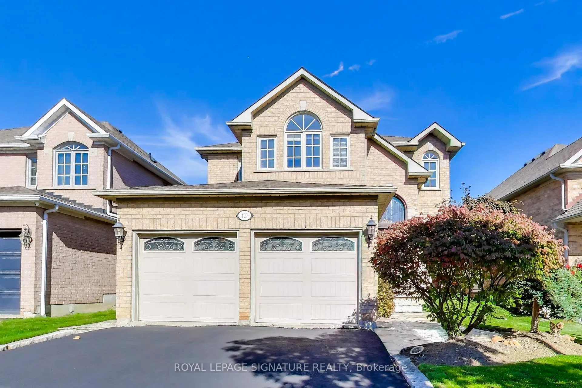 Photo 1 of 127 Mountcharles Crescent, Vaughan, Maple — HOMEH