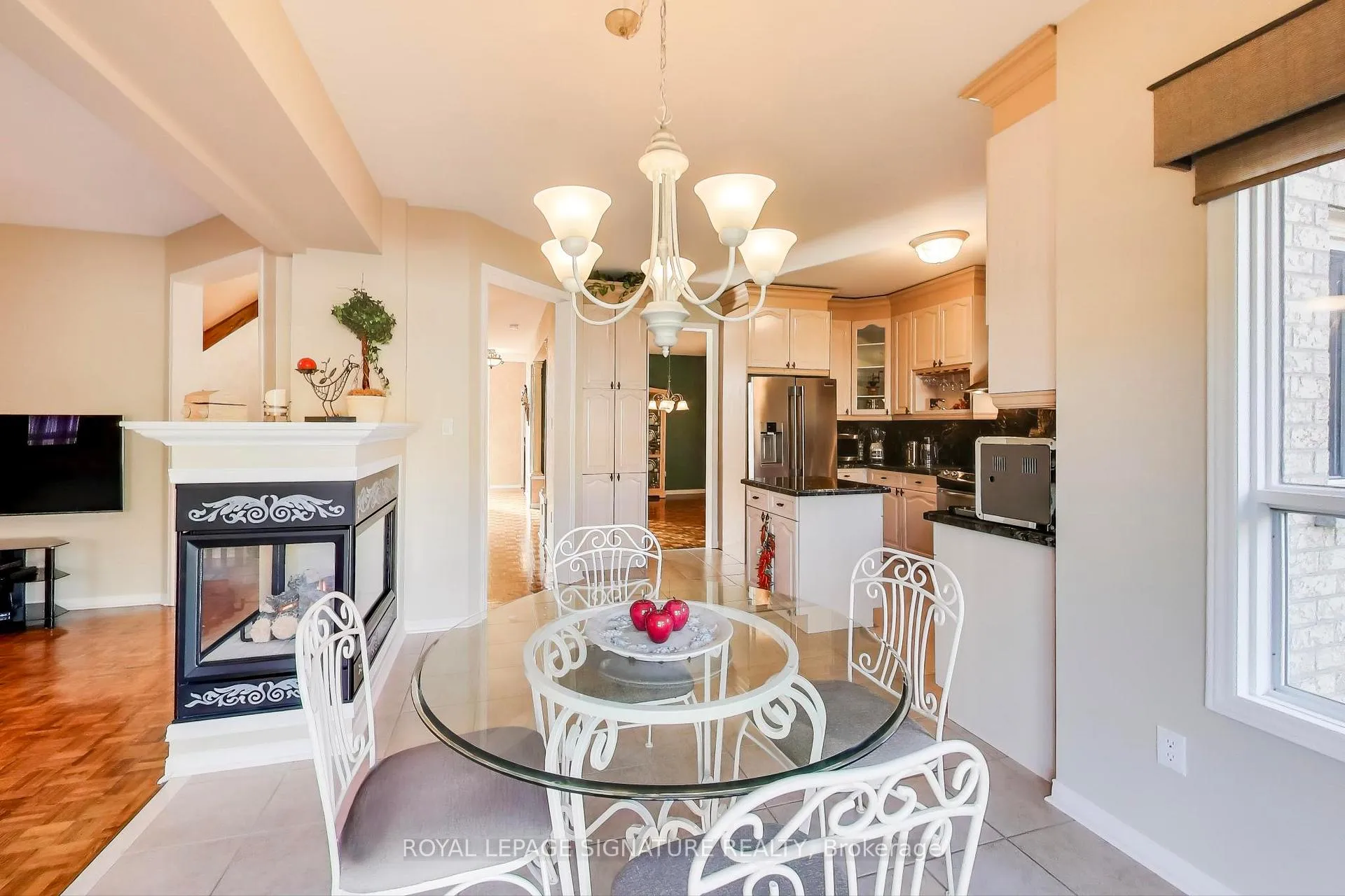Photo 15 of 127 Mountcharles Crescent, Vaughan, Maple — HOMEH