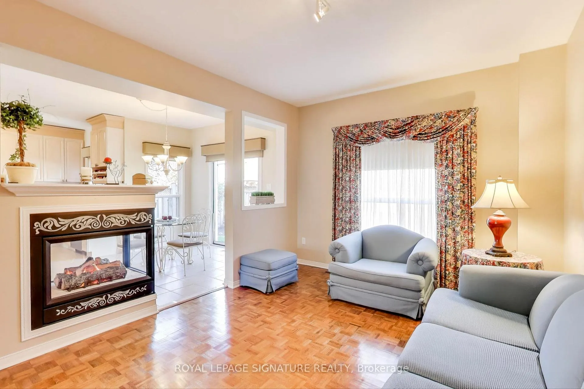 Photo 16 of 127 Mountcharles Crescent, Vaughan, Maple — HOMEH