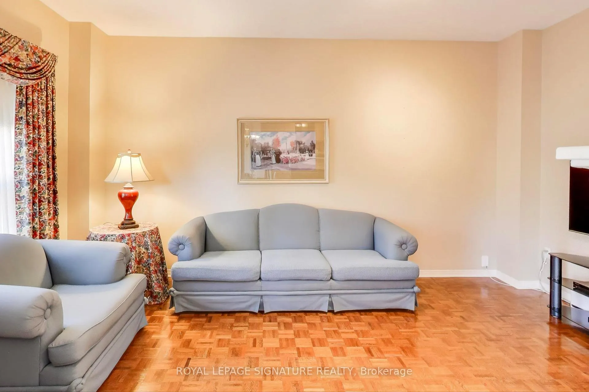 Photo 17 of 127 Mountcharles Crescent, Vaughan, Maple — HOMEH