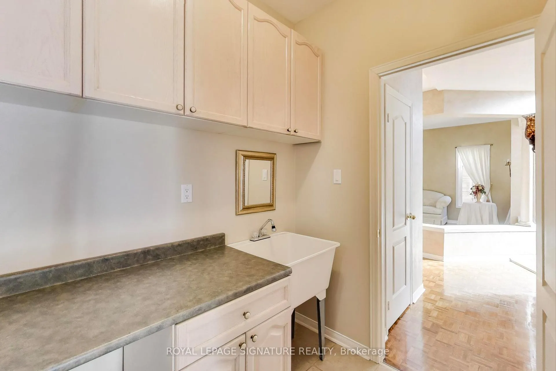Photo 18 of 127 Mountcharles Crescent, Vaughan, Maple — HOMEH