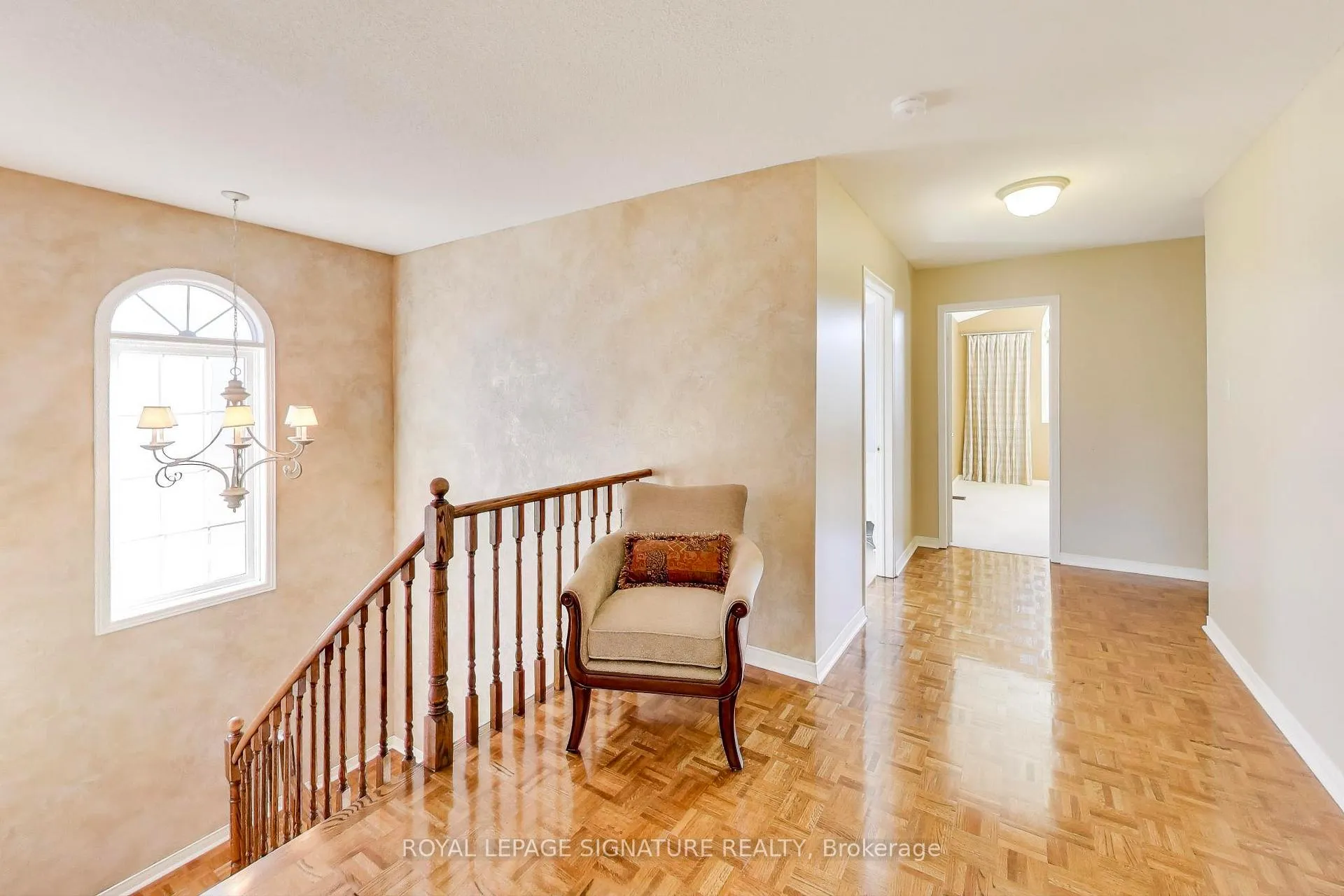 Photo 20 of 127 Mountcharles Crescent, Vaughan, Maple — HOMEH