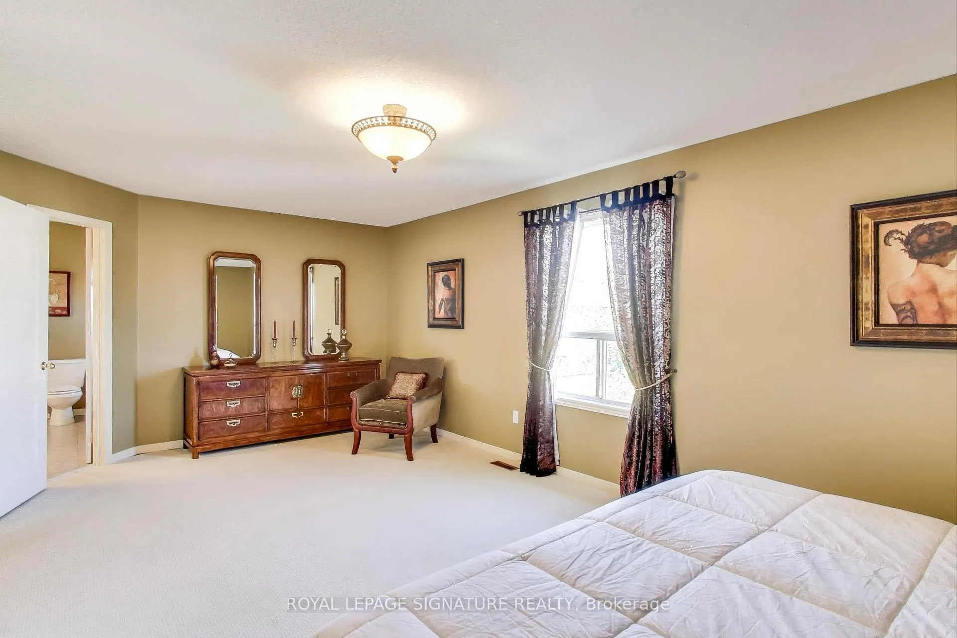 Photo 22 of 127 Mountcharles Crescent, Vaughan, Maple — HOMEH