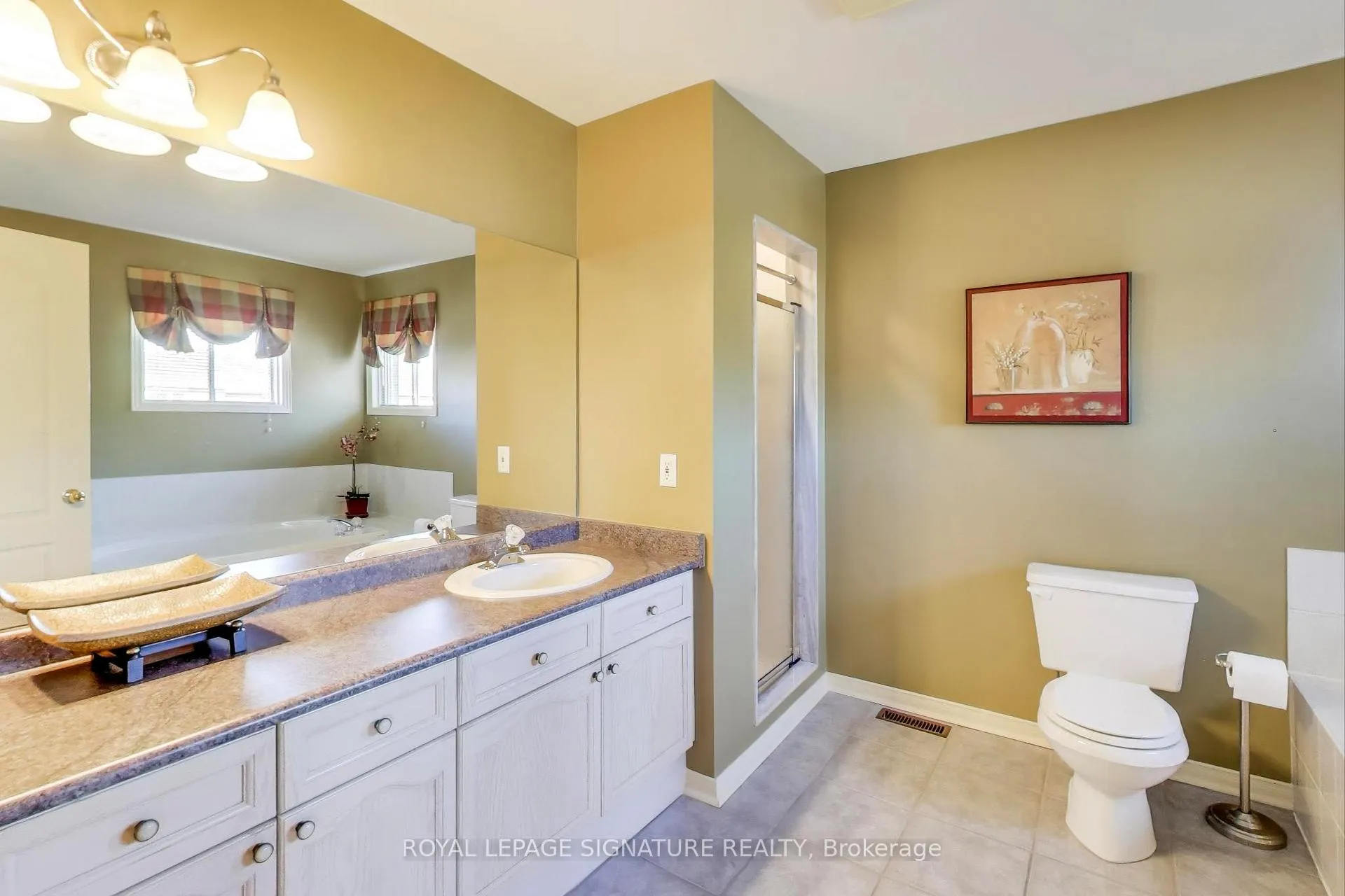 Photo 25 of 127 Mountcharles Crescent, Vaughan, Maple — HOMEH