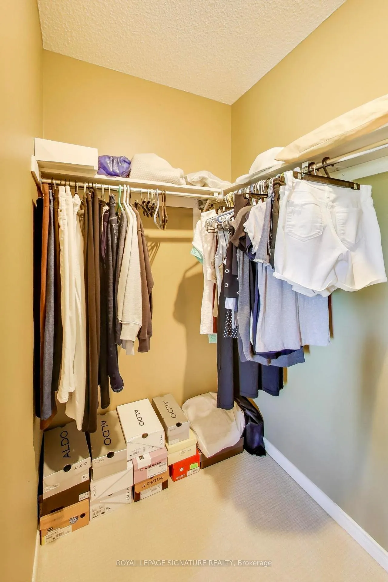 Photo 27 of 127 Mountcharles Crescent, Vaughan, Maple — HOMEH