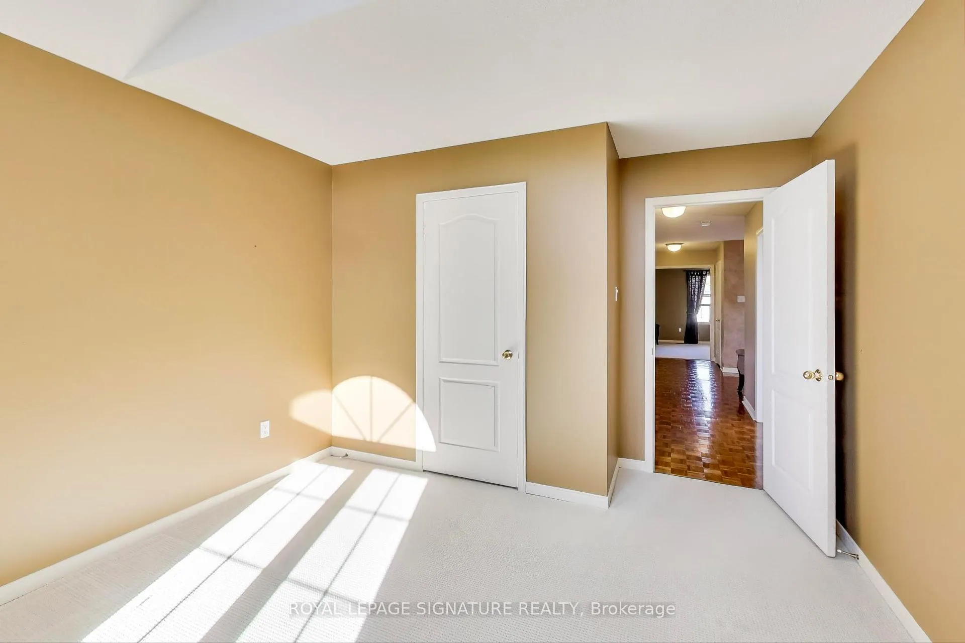Photo 34 of 127 Mountcharles Crescent, Vaughan, Maple — HOMEH