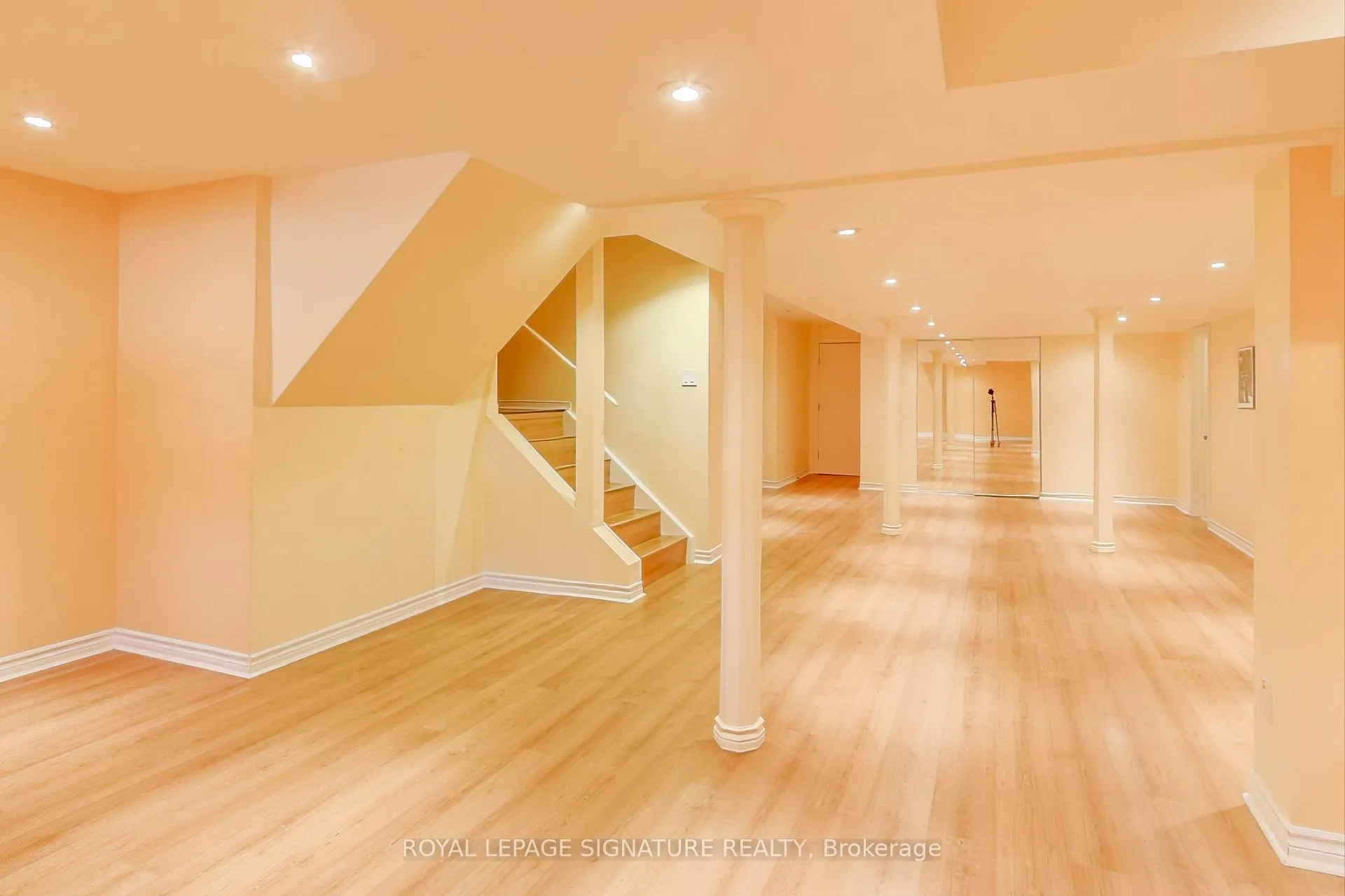 Photo 37 of 127 Mountcharles Crescent, Vaughan, Maple — HOMEH