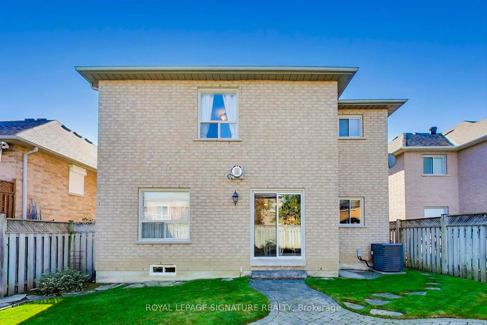 Photo 41 of 127 Mountcharles Crescent, Vaughan, Maple — HOMEH