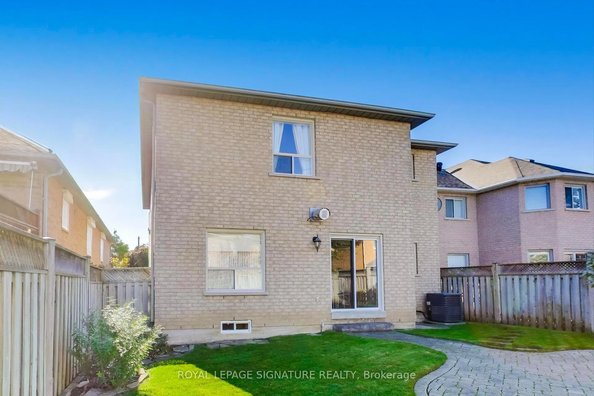 Photo 42 of 127 Mountcharles Crescent, Vaughan, Maple — HOMEH