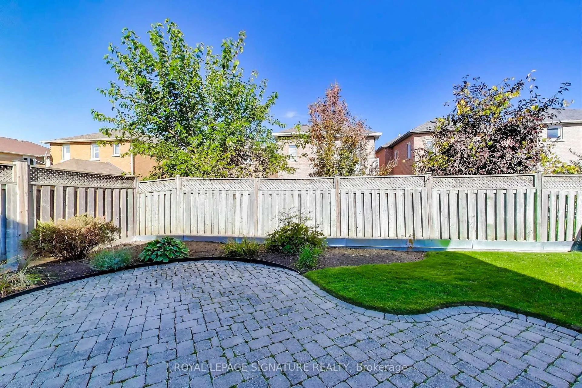 Photo 43 of 127 Mountcharles Crescent, Vaughan, Maple — HOMEH