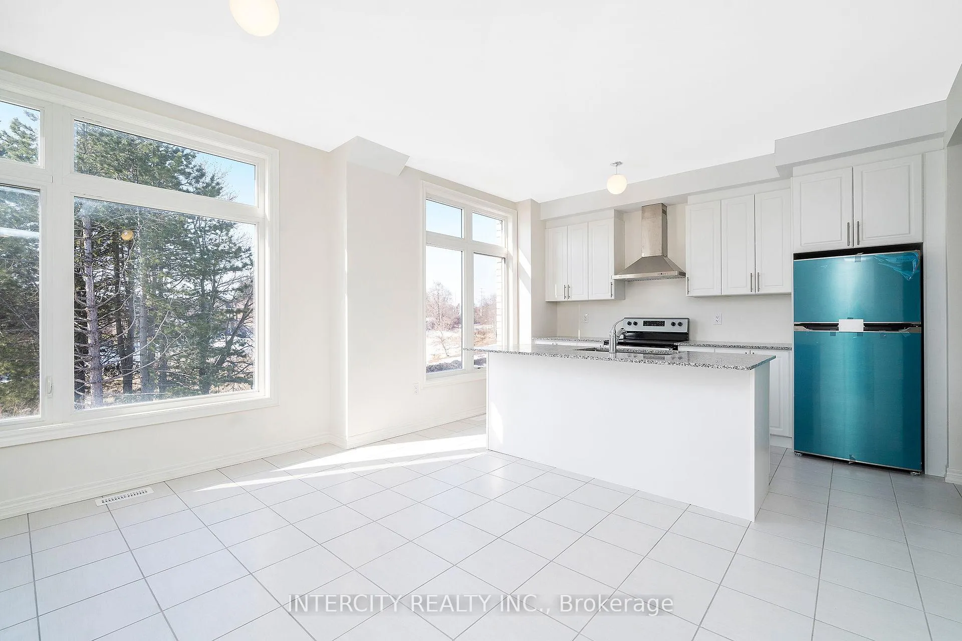 Photo 9 of 12 Queenpost Drive, Brampton, Credit Valley — HOMEH
