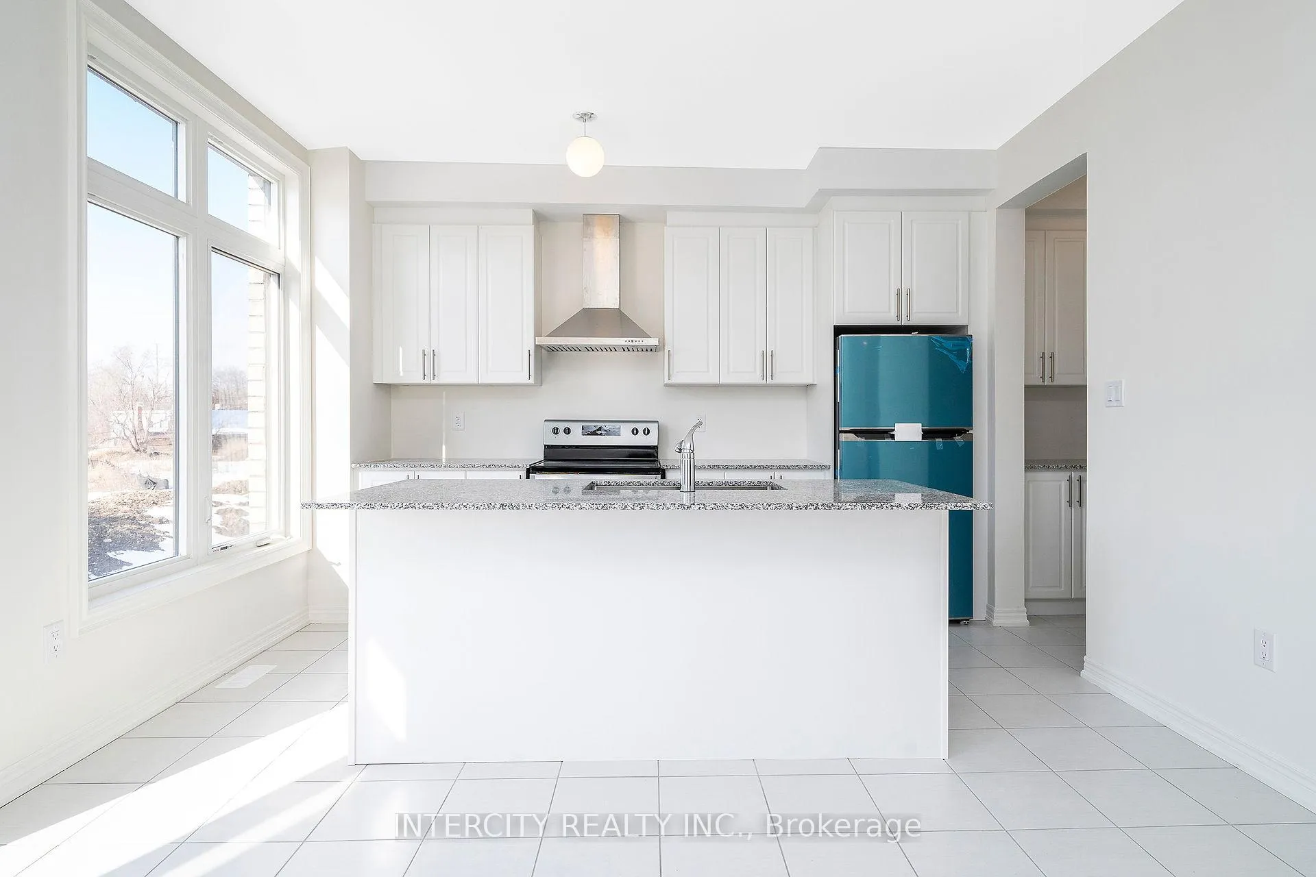 Photo 11 of 12 Queenpost Drive, Brampton, Credit Valley — HOMEH