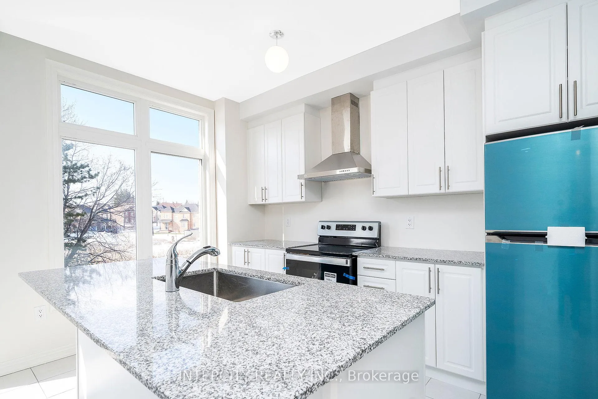 Photo 15 of 12 Queenpost Drive, Brampton, Credit Valley — HOMEH