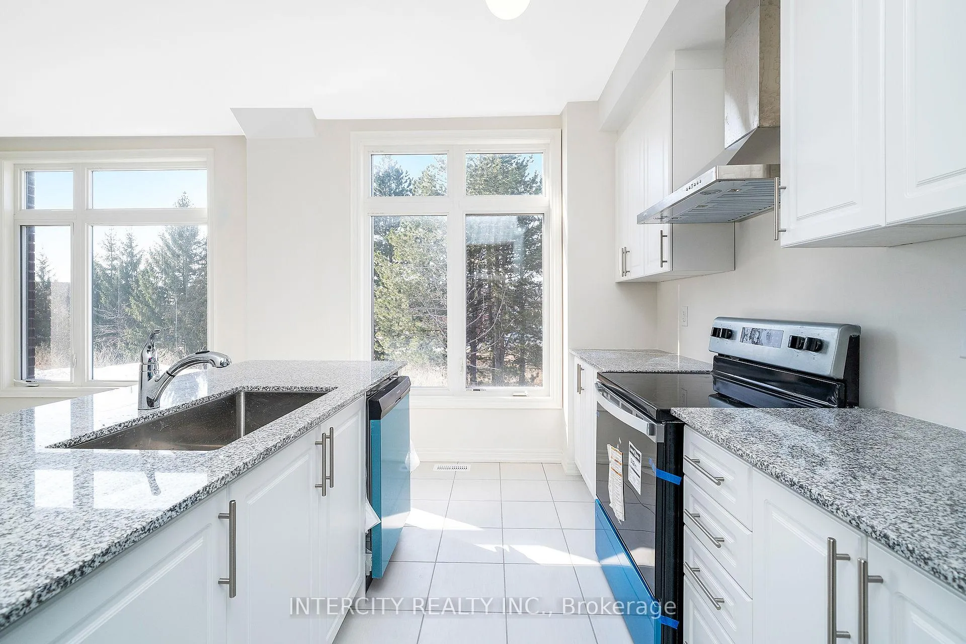 Photo 16 of 12 Queenpost Drive, Brampton, Credit Valley — HOMEH