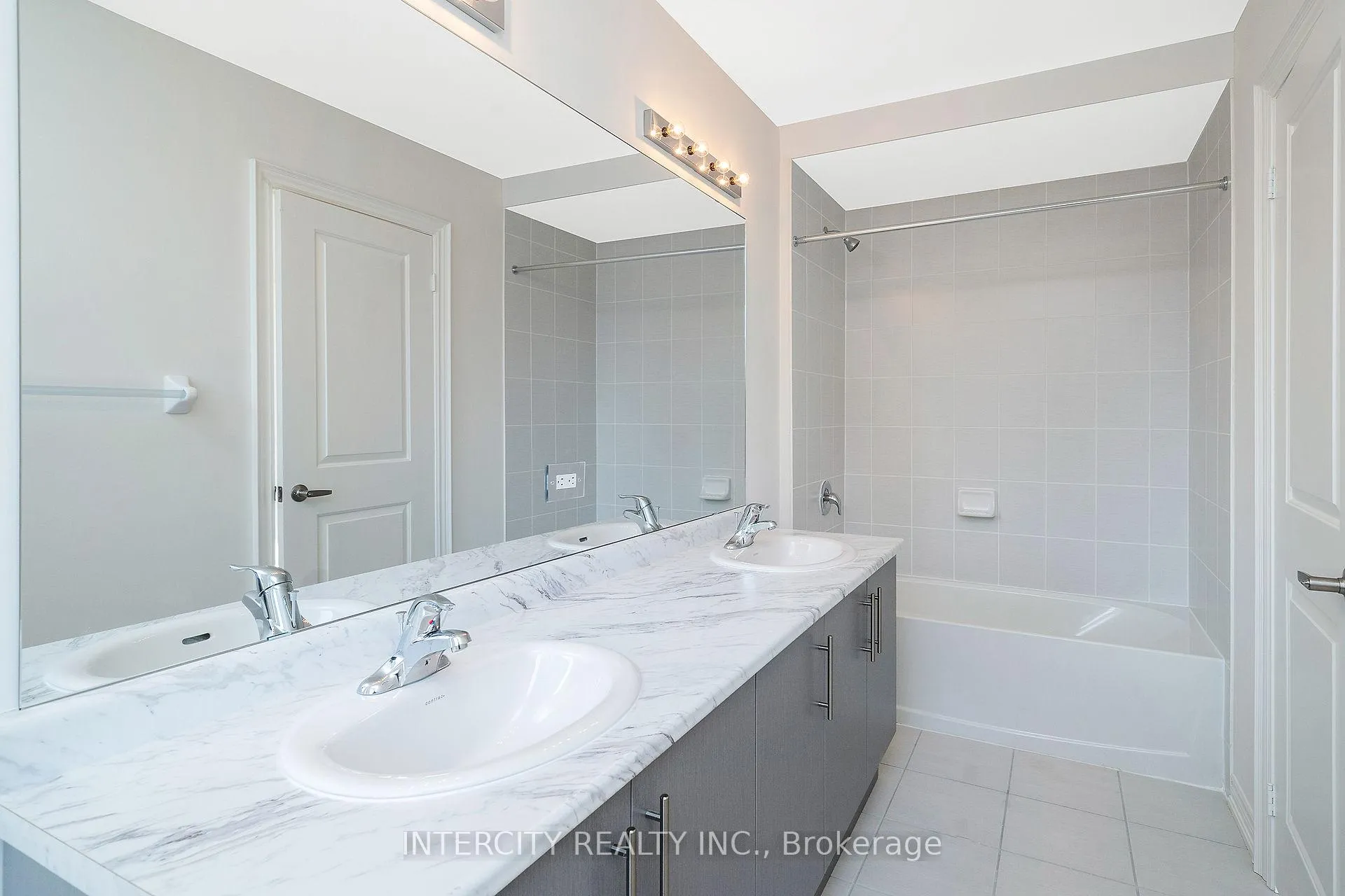Photo 24 of 12 Queenpost Drive, Brampton, Credit Valley — HOMEH