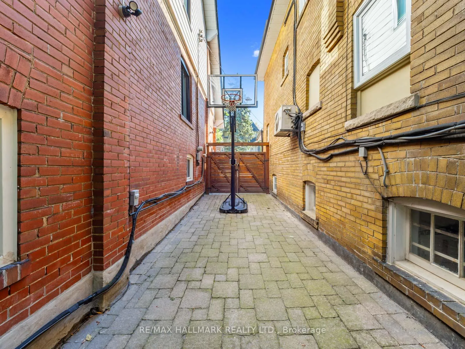 Photo 3 of 306 Lee Avenue, Toronto, The Beaches — HOMEH