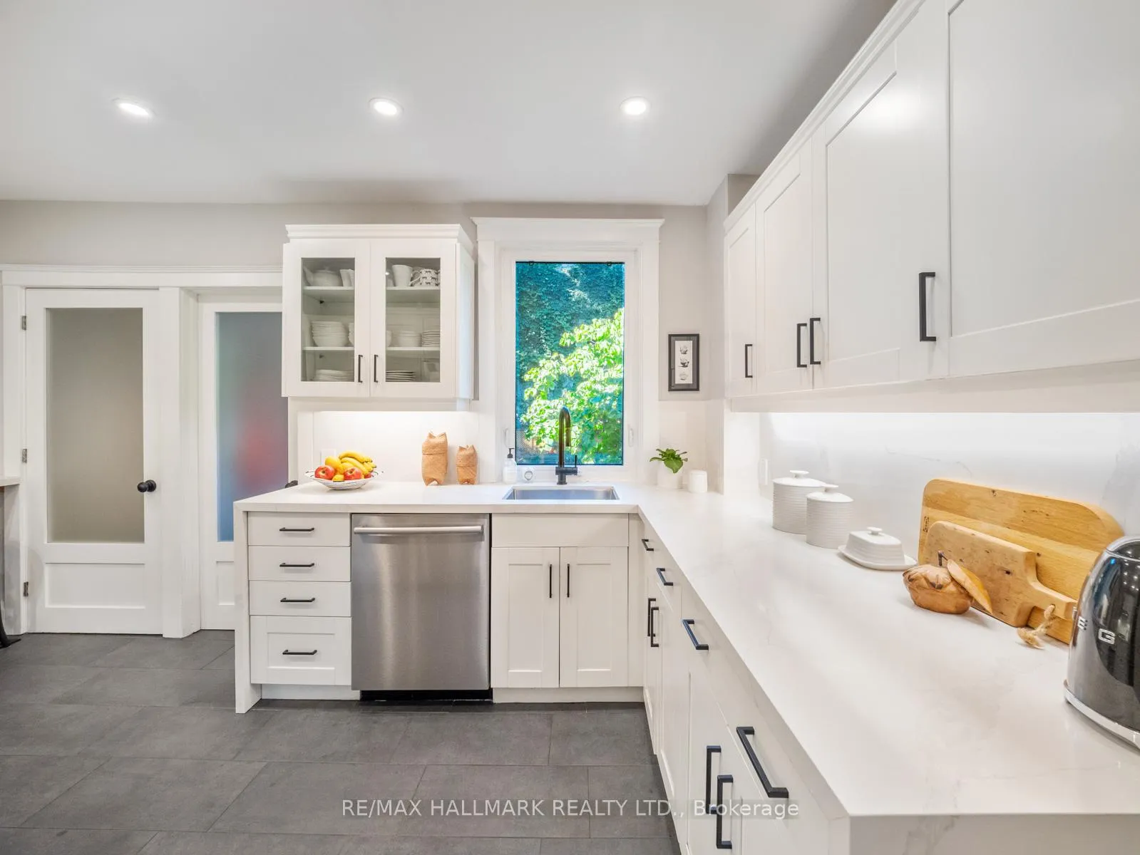 Photo 14 of 306 Lee Avenue, Toronto, The Beaches — HOMEH
