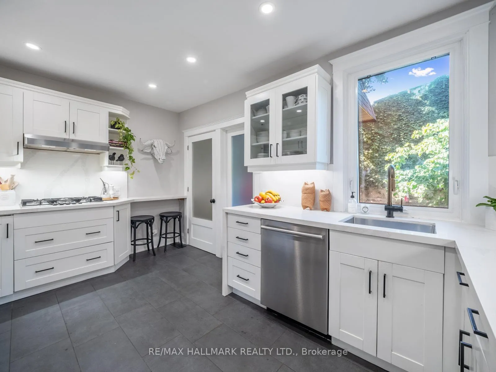 Photo 15 of 306 Lee Avenue, Toronto, The Beaches — HOMEH