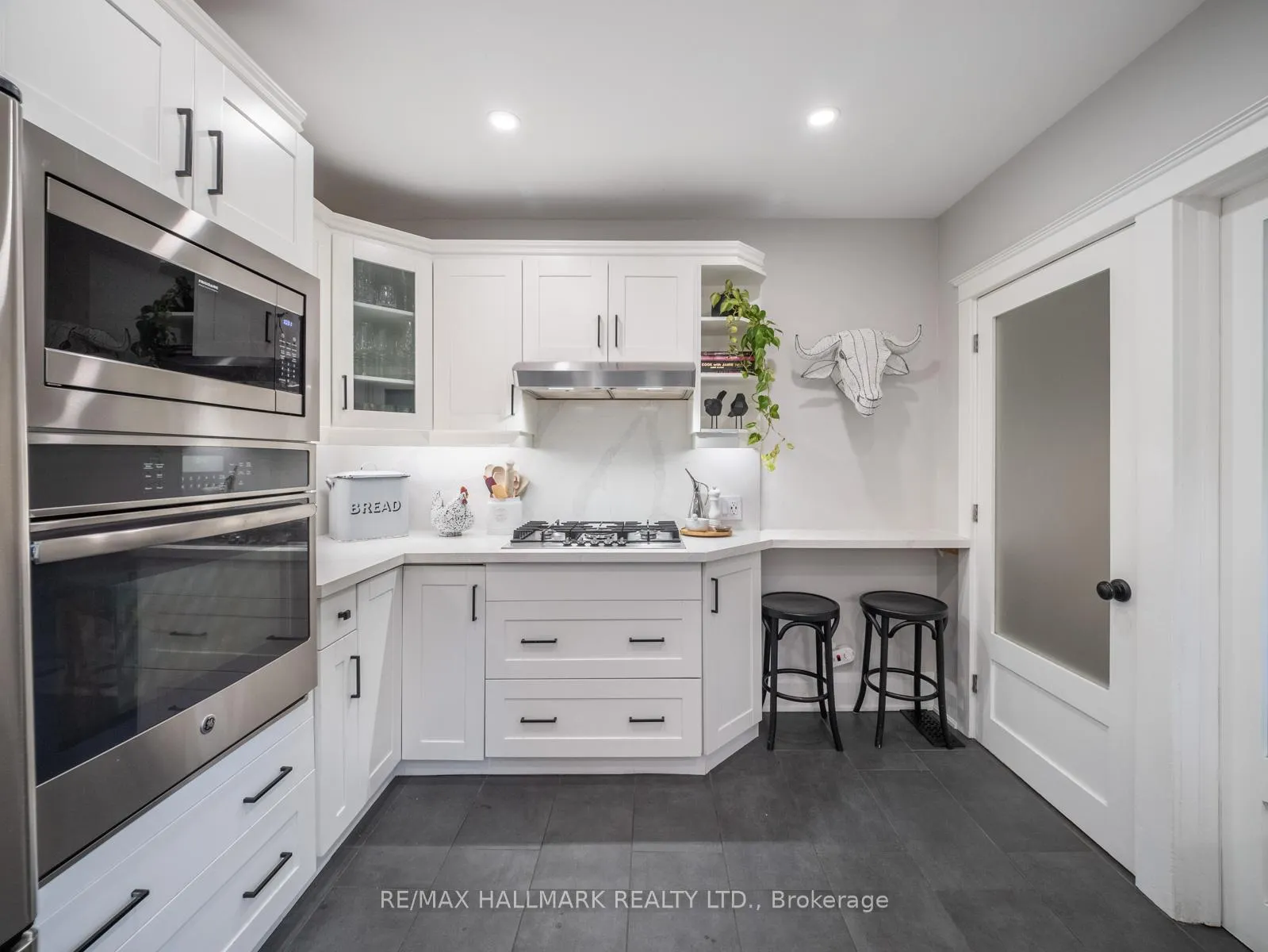 Photo 16 of 306 Lee Avenue, Toronto, The Beaches — HOMEH