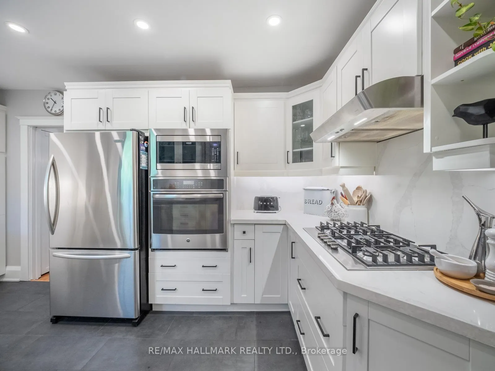 Photo 17 of 306 Lee Avenue, Toronto, The Beaches — HOMEH
