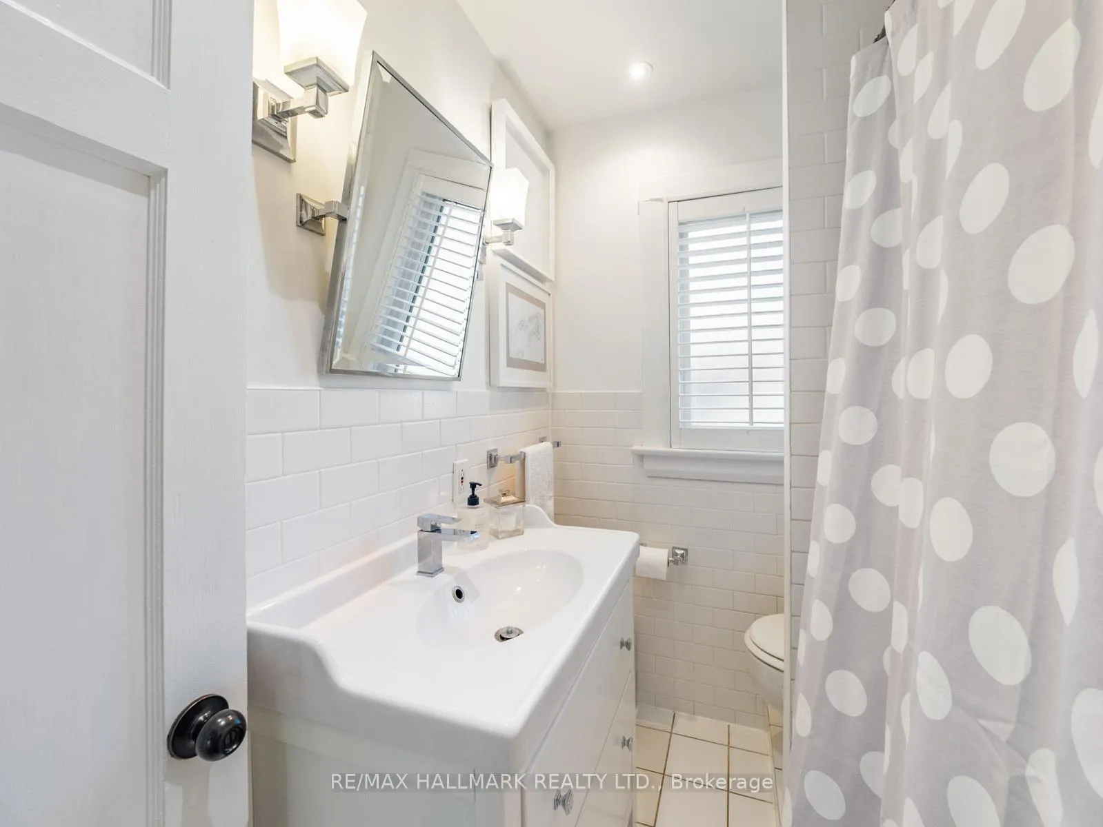 Photo 23 of 306 Lee Avenue, Toronto, The Beaches — HOMEH