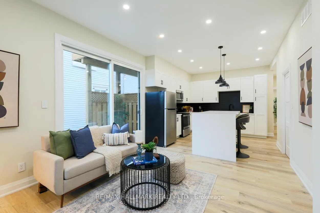 Photo 5 of Unit Main Floor, 6 Luttrell Avenue, Toronto, East End-Danforth — HOMEH