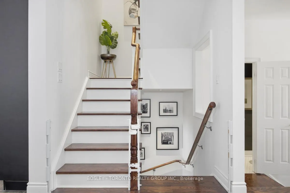 Photo 10 of 20 Isaac Devins Avenue, Vaughan, East Woodbridge — HOMEH