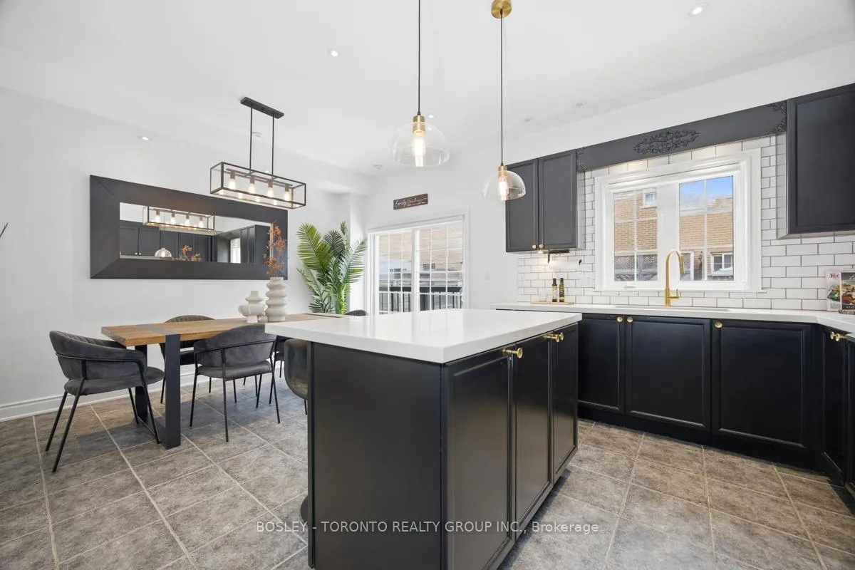 Photo 14 of 20 Isaac Devins Avenue, Vaughan, East Woodbridge — HOMEH