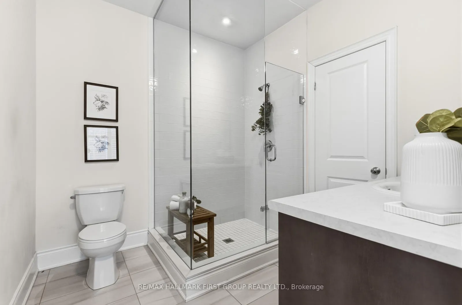 Photo 16 of 38 Priory Drive, Whitby, Rural Whitby — HOMEH