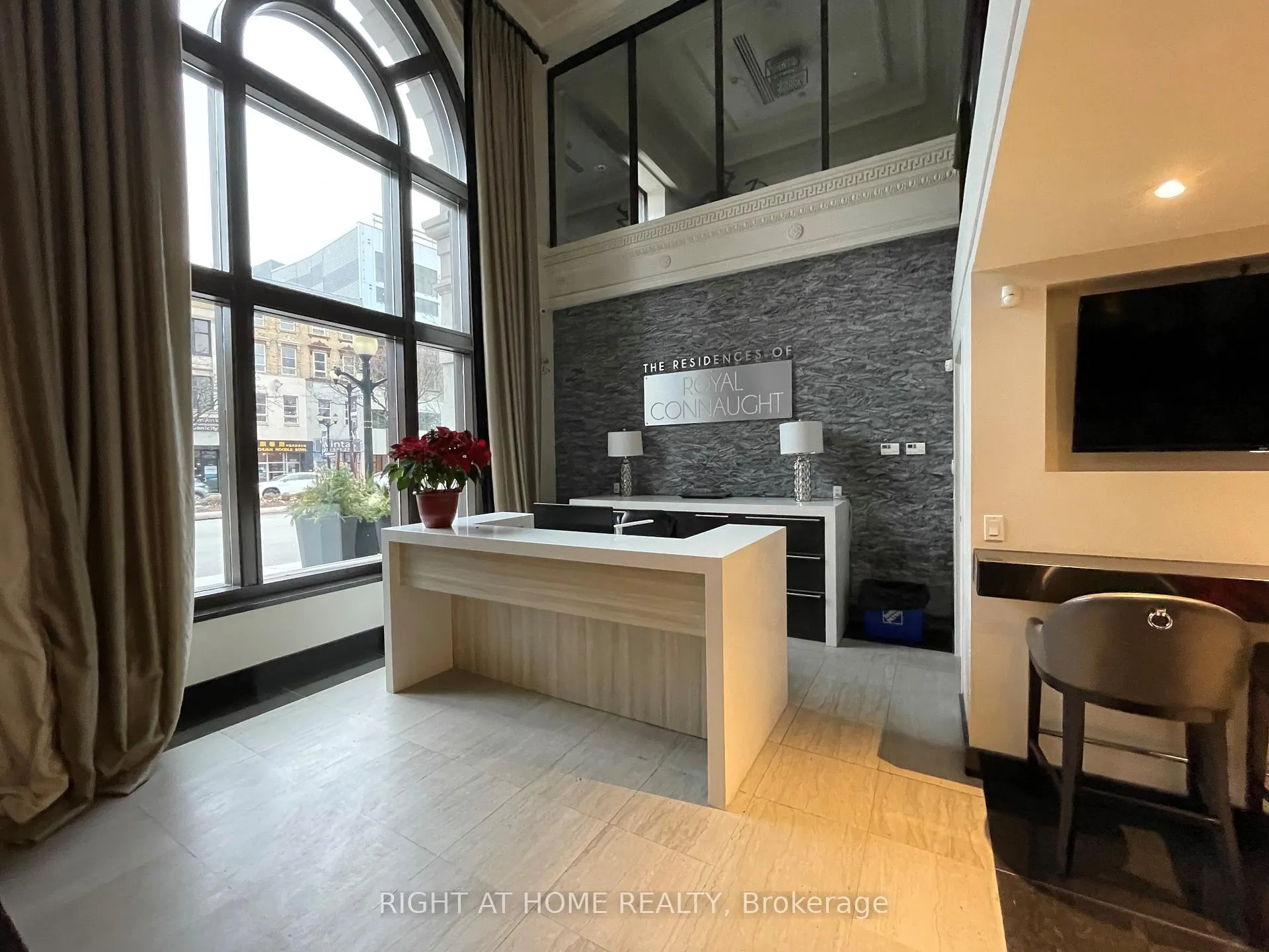 Photo 4 of Unit 1015, 118 King Street E, Hamilton, Beasley — HOMEH