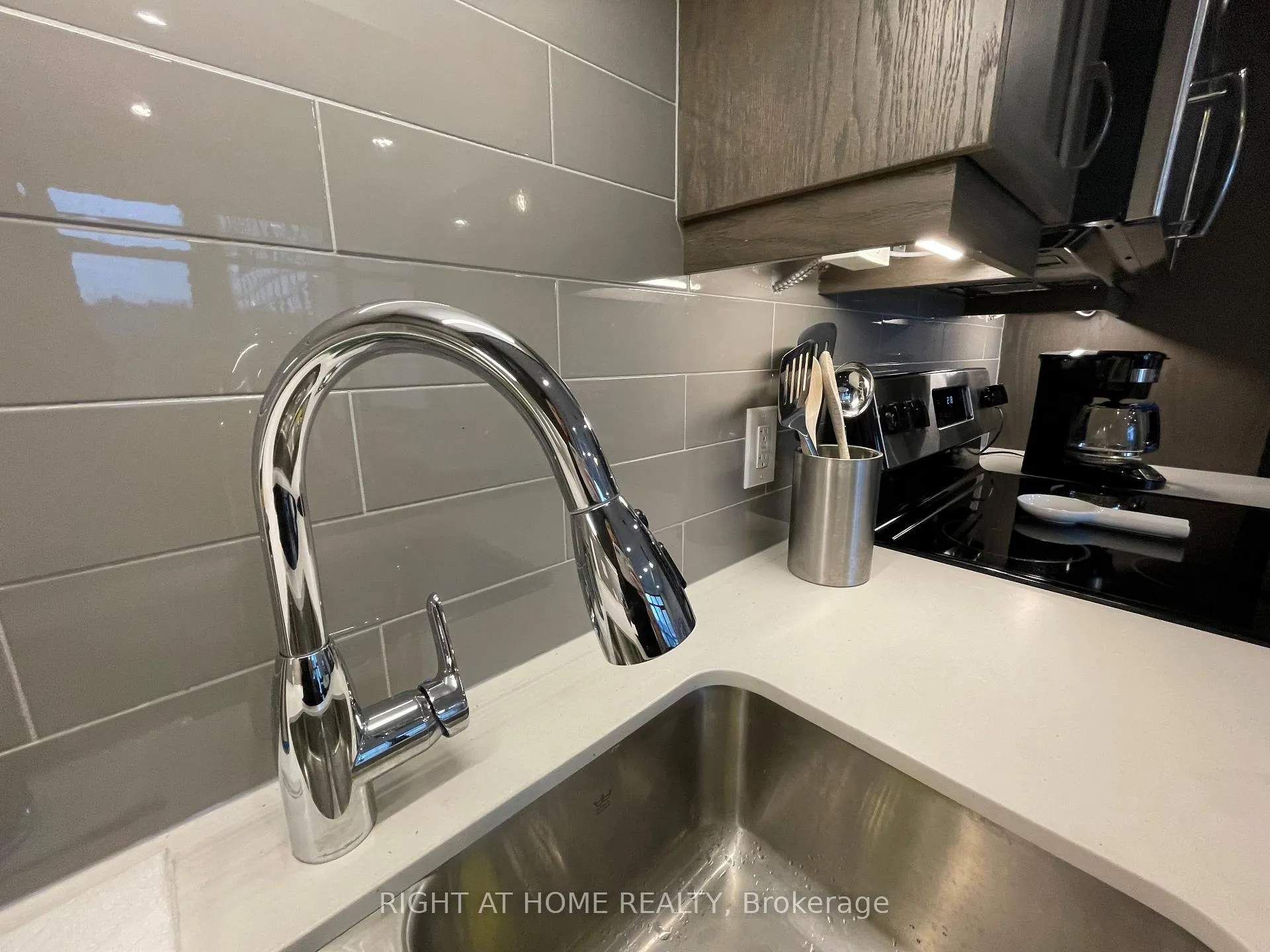 Photo 12 of Unit 1015, 118 King Street E, Hamilton, Beasley — HOMEH