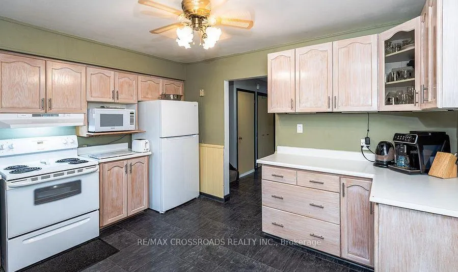 Photo 10 of 9910 Morning Glory Road, Georgina, Pefferlaw — HOMEH