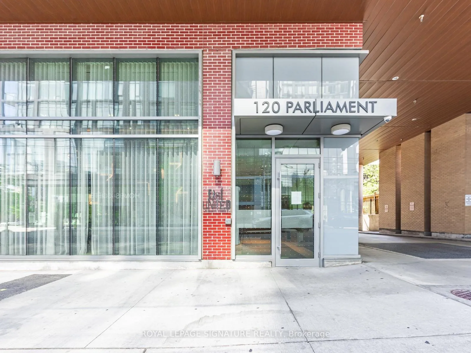 Front of Unit 519, 120 Parliament Street