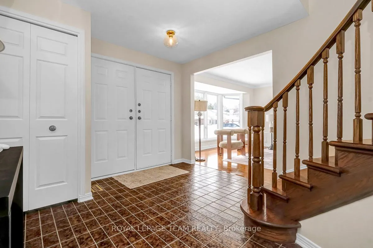 Photo 4 of 25 Fox Hunt Avenue, Ottawa, Hunt Club — HOMEH