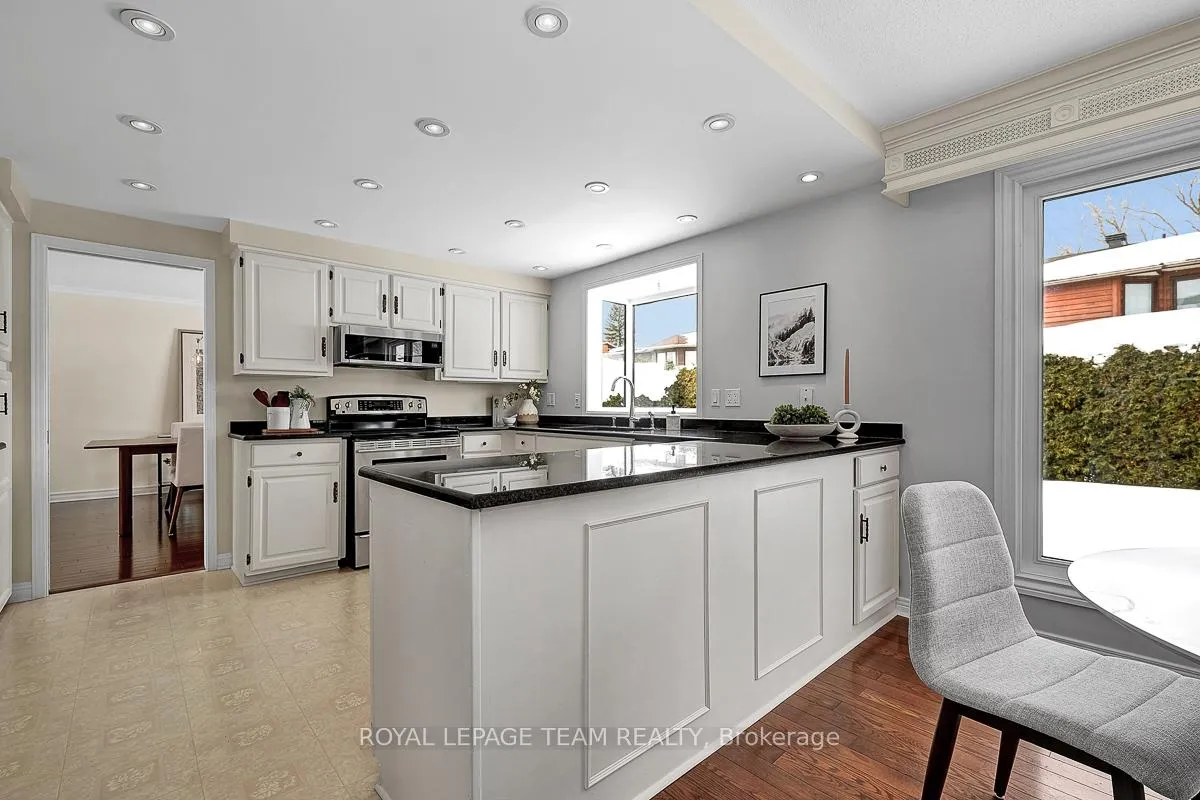 Photo 10 of 25 Fox Hunt Avenue, Ottawa, Hunt Club — HOMEH