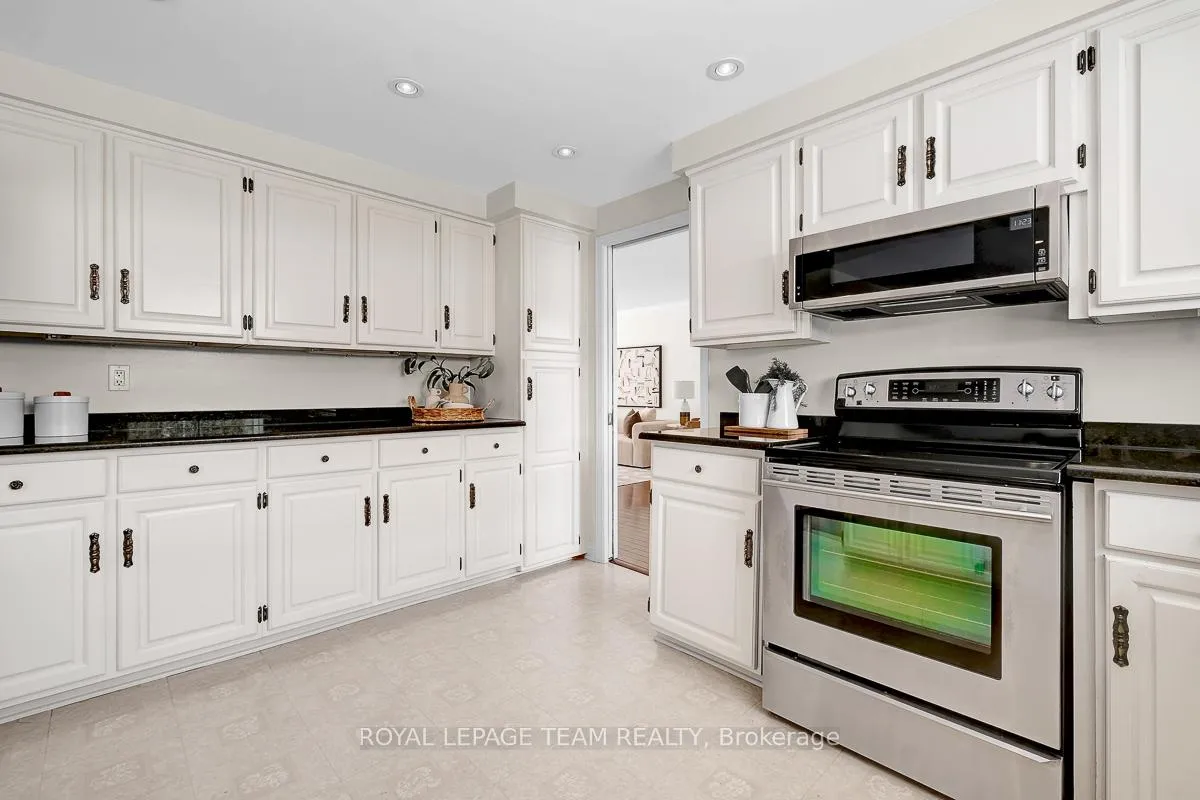 Photo 13 of 25 Fox Hunt Avenue, Ottawa, Hunt Club — HOMEH