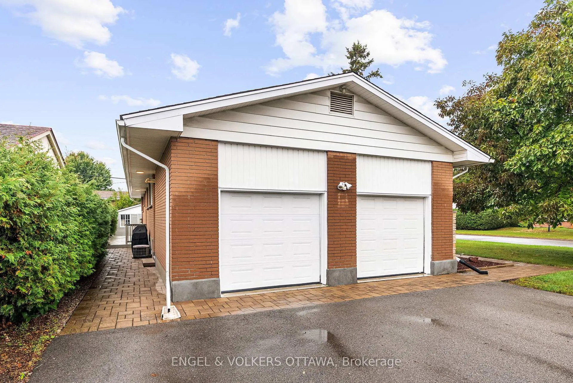 Photo 2 of 20 Gary Avenue, Ottawa, Manordale — HOMEH