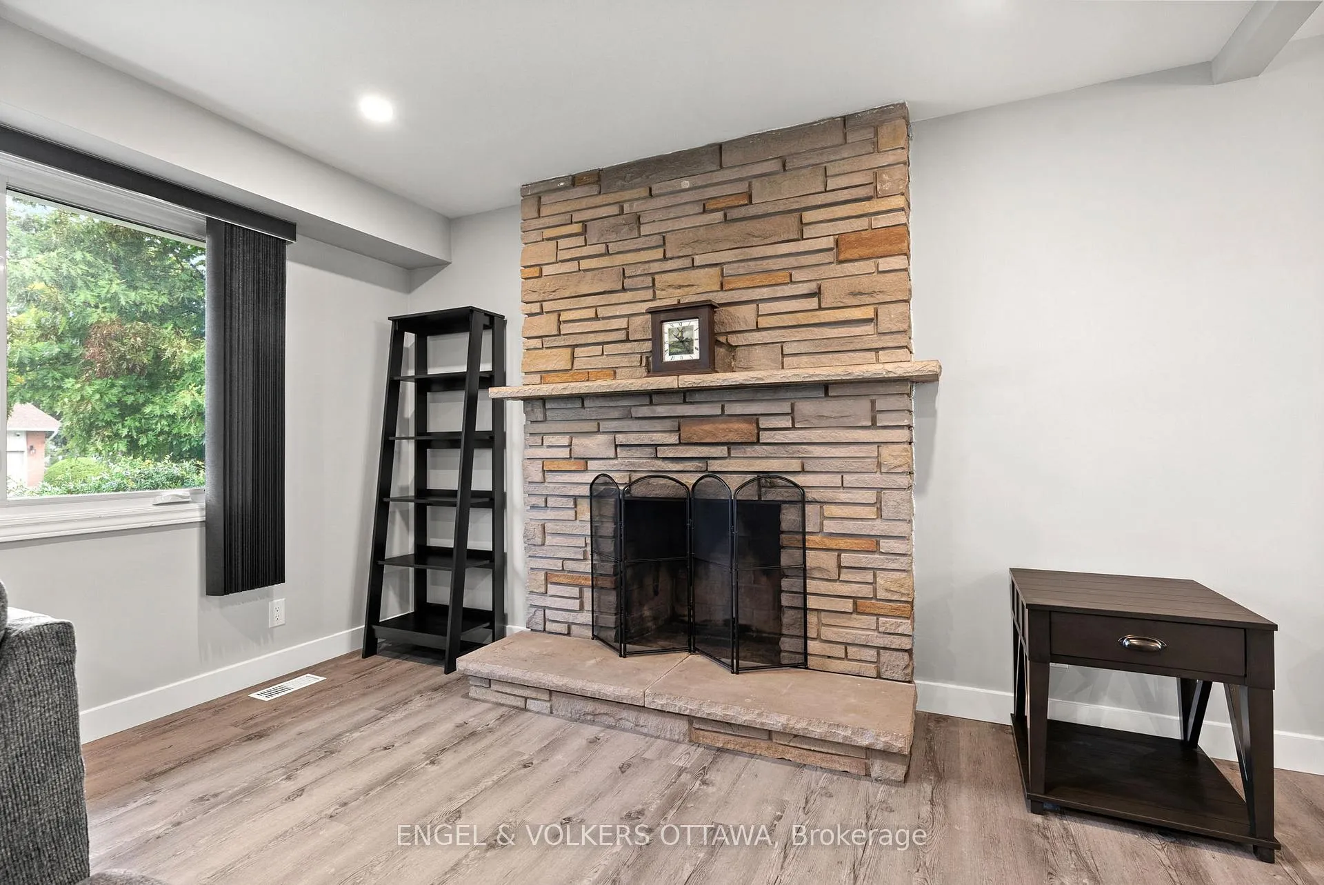 Photo 4 of 20 Gary Avenue, Ottawa, Manordale — HOMEH