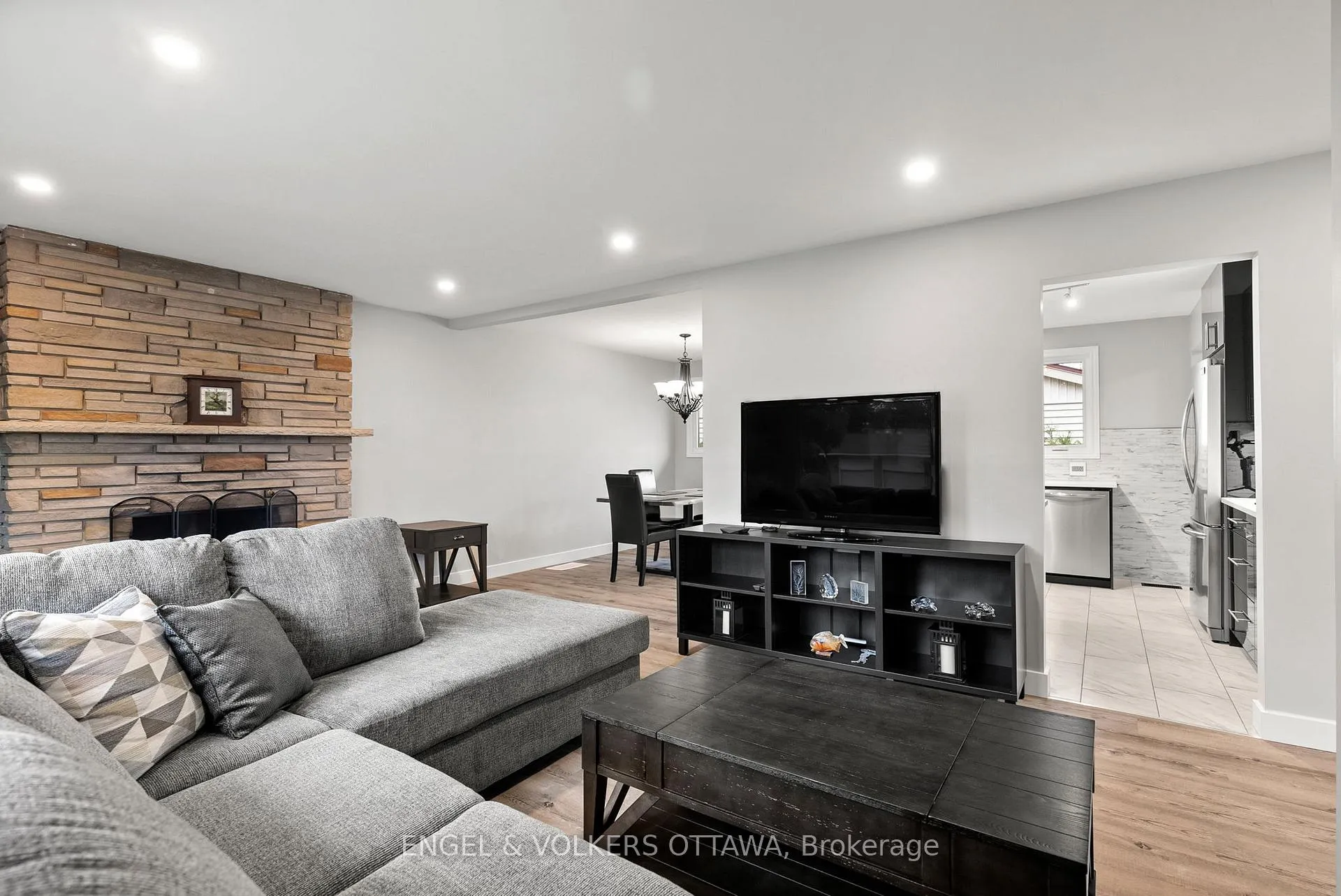 Photo 6 of 20 Gary Avenue, Ottawa, Manordale — HOMEH