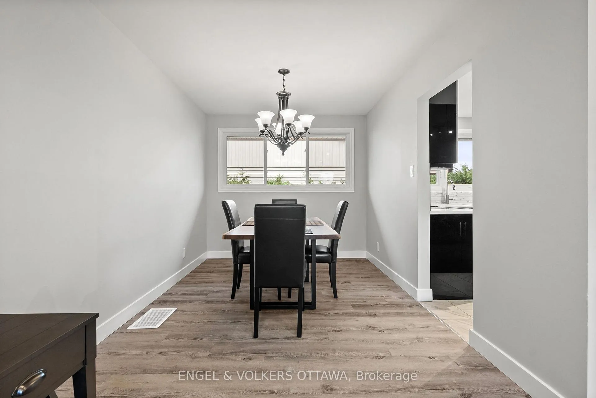 Photo 7 of 20 Gary Avenue, Ottawa, Manordale — HOMEH