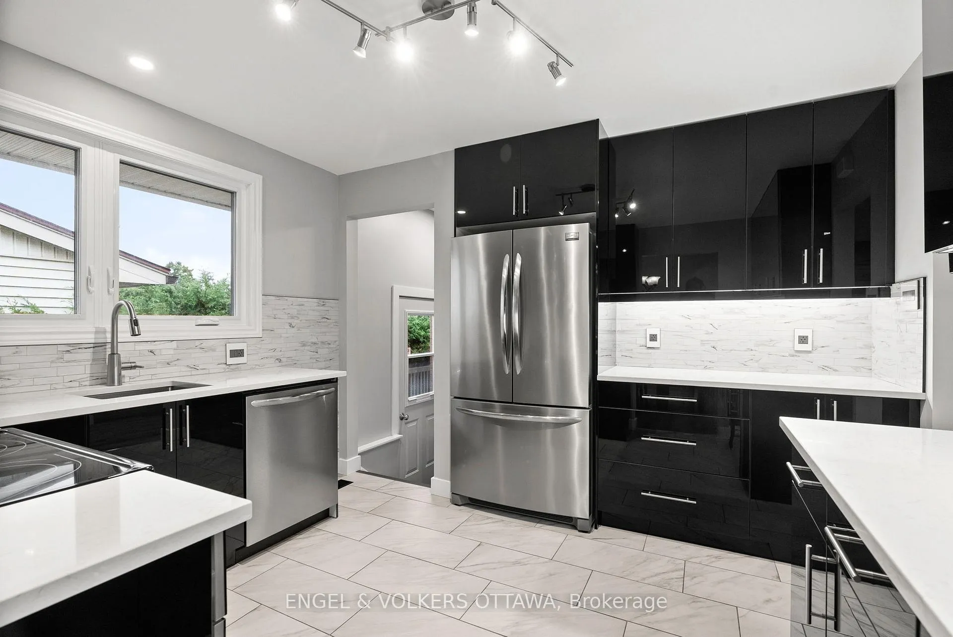 Photo 9 of 20 Gary Avenue, Ottawa, Manordale — HOMEH