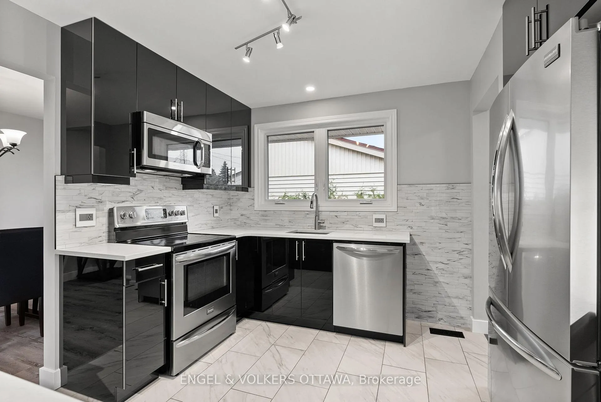 Photo 10 of 20 Gary Avenue, Ottawa, Manordale — HOMEH