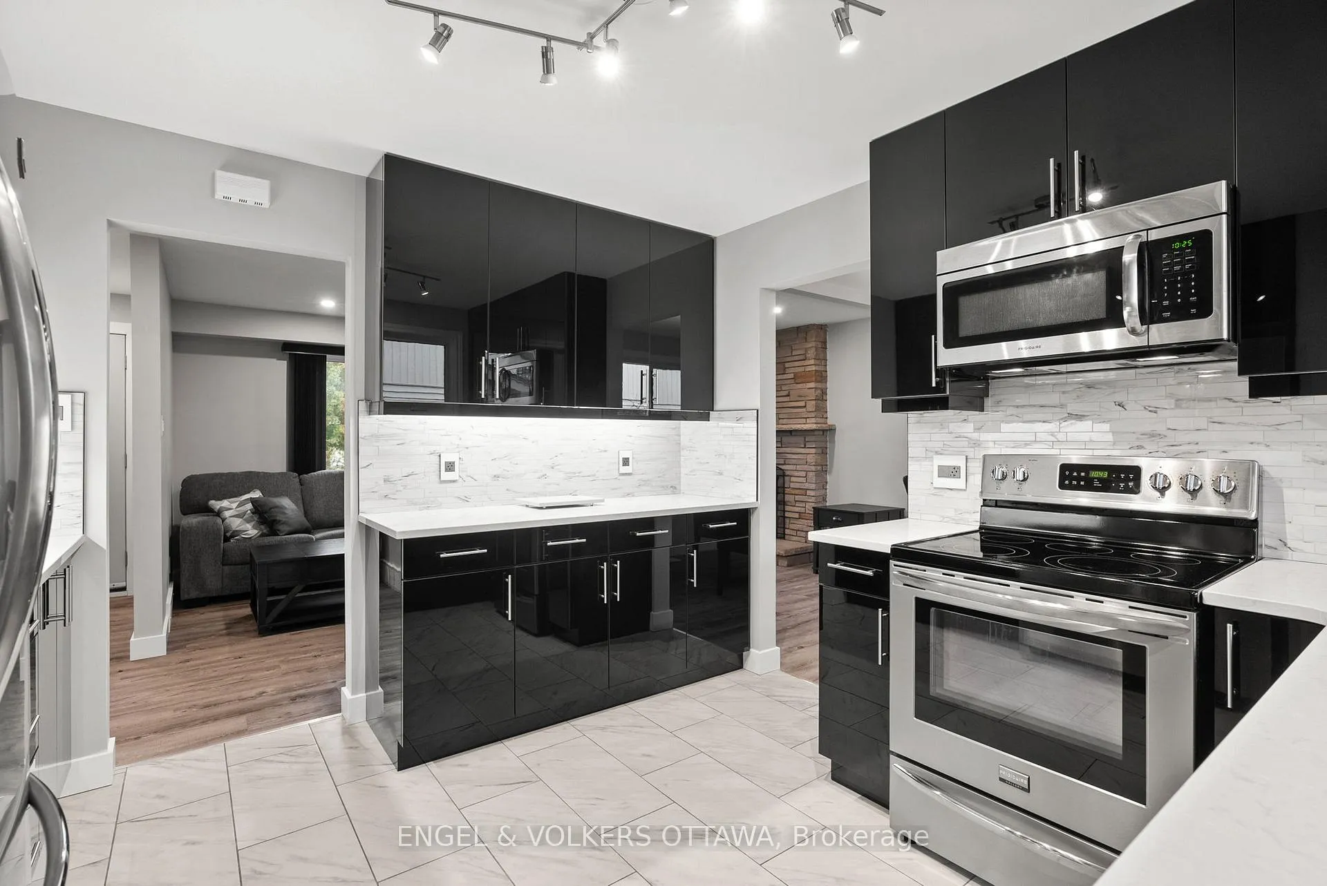 Photo 11 of 20 Gary Avenue, Ottawa, Manordale — HOMEH